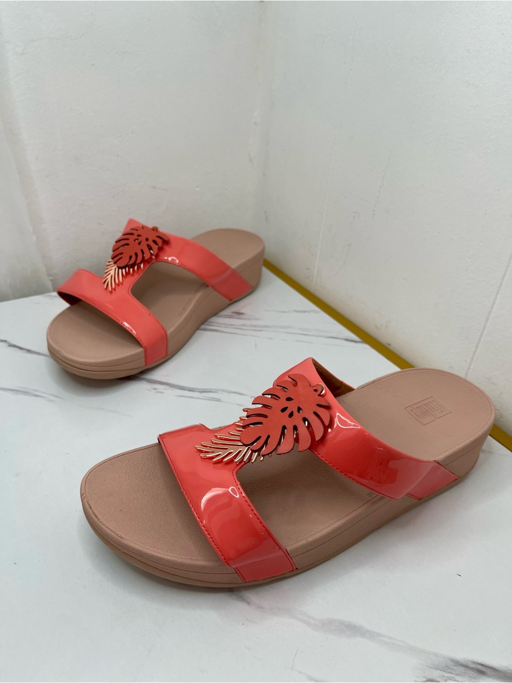 Fitflop Coral Patent Slide Sandals with Leaf Cutout Sz 10